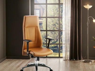 Poltrona Direzionale Sphera in ecopelle imbottita con braccioli regolabili in acciaio e nylon di Compir